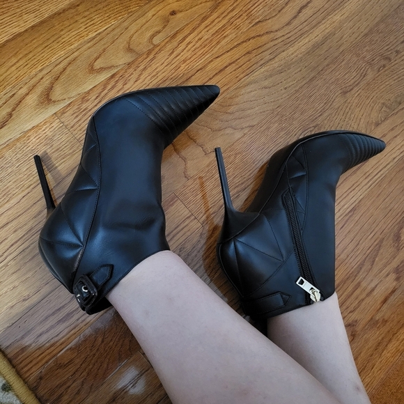 Elegant Black Stiletto Ankle Boots - Picture 11 of 16